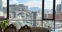 Vendo Elegante, Departamento Tres Dormitorios, Amoblado. Sector Bosmediano