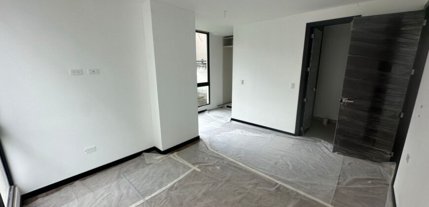 Vendo Suite, a Estrenar, Un Dormitorio, Balcón. Sector Quiteño Libre