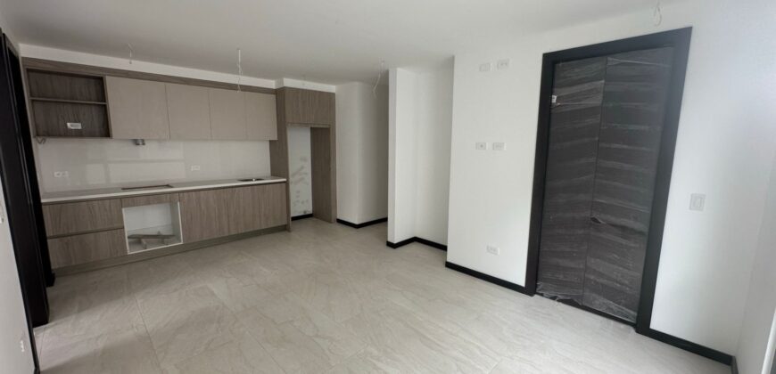 Vendo Suite, a Estrenar, Un Dormitorio, Balcón. Sector Quiteño Libre