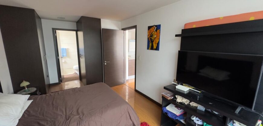 Vendo de Oportunidad Suite, un Dormitorio, Parqueadero. Sector La Carolina