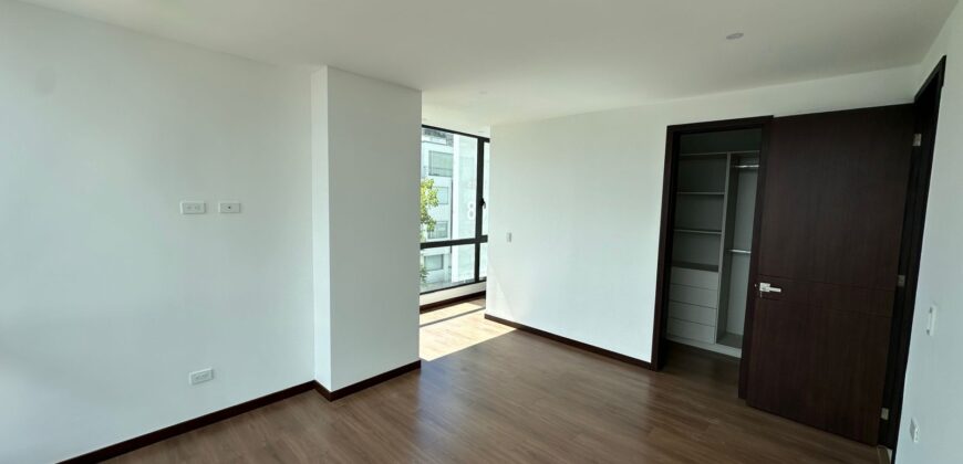 Vendo Departamento, a Estrenar, Dos Dormitorios, Balcón. Sector Quiteño Libre