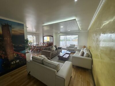Vendo Departamento Duplex, Tres Dormitorios. Sector Embajada Americana