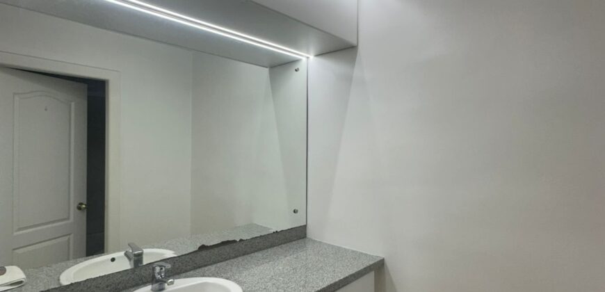 Vendo Departamento Duplex, Tres Dormitorios. Sector Embajada Americana