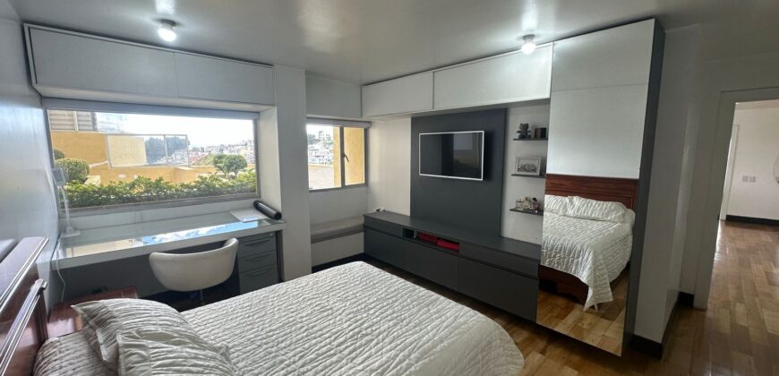 Vendo Departamento Duplex, Tres Dormitorios. Sector Embajada Americana