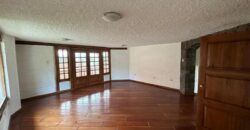 Vendo Casa Independiente, Cuatro Dormitorios, 1.300 m². Sector Embajada Americana