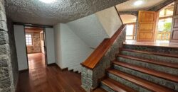 Vendo Casa Independiente, Cuatro Dormitorios, 1.300 m². Sector Embajada Americana