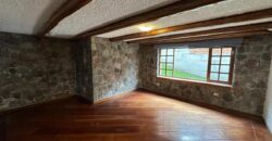Vendo Casa Independiente, Cuatro Dormitorios, 1.300 m². Sector Embajada Americana