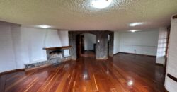 Vendo Casa Independiente, Cuatro Dormitorios, 1.300 m². Sector Embajada Americana