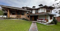 Vendo Casa Independiente, Cuatro Dormitorios, 1.300 m². Sector Embajada Americana