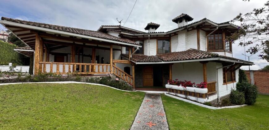 Vendo Casa Independiente, Cuatro Dormitorios, 1.300 m². Sector Embajada Americana