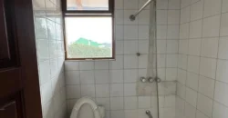 Vendo Casa Independiente, Cuatro Dormitorios, 1.300 m². Sector Embajada Americana