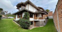 Vendo Casa Independiente, Cuatro Dormitorios, 1.300 m². Sector Embajada Americana