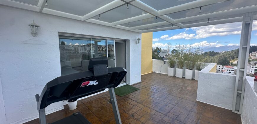 Vendo Departamento Duplex, Tres Dormitorios. Sector Embajada Americana