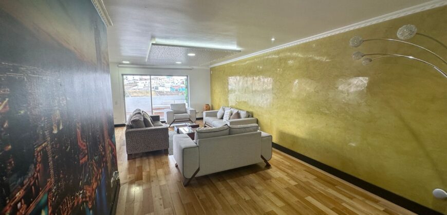 Vendo Departamento Duplex, Tres Dormitorios. Sector Embajada Americana