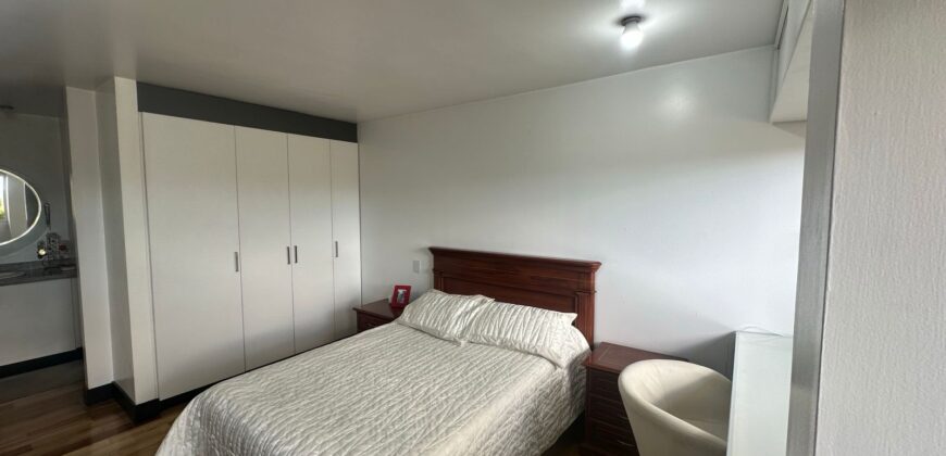 Vendo Departamento Duplex, Tres Dormitorios. Sector Embajada Americana