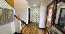 Vendo Departamento Duplex, Tres Dormitorios. Sector Embajada Americana