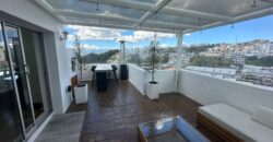 Vendo Departamento Duplex, Tres Dormitorios. Sector Embajada Americana