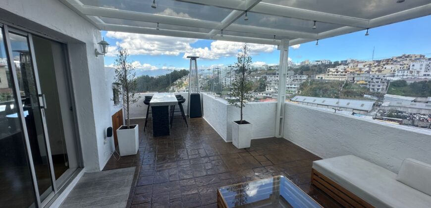 Vendo Departamento Duplex, Tres Dormitorios. Sector Embajada Americana