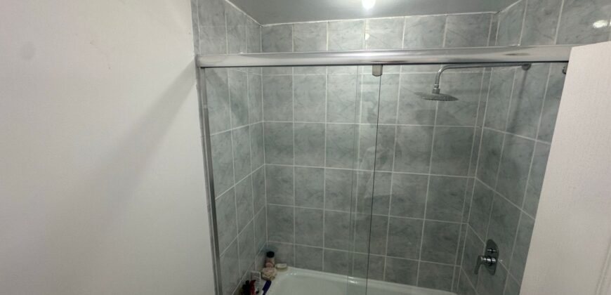 Vendo Departamento Duplex, Tres Dormitorios. Sector Embajada Americana