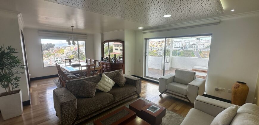 Vendo Departamento Duplex, Tres Dormitorios. Sector Embajada Americana