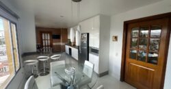 Vendo Departamento Duplex, Tres Dormitorios. Sector Embajada Americana