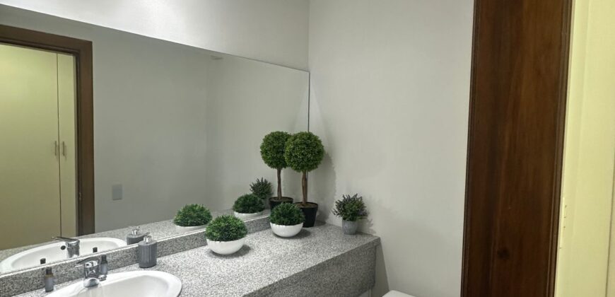 Vendo Departamento Duplex, Tres Dormitorios. Sector Embajada Americana