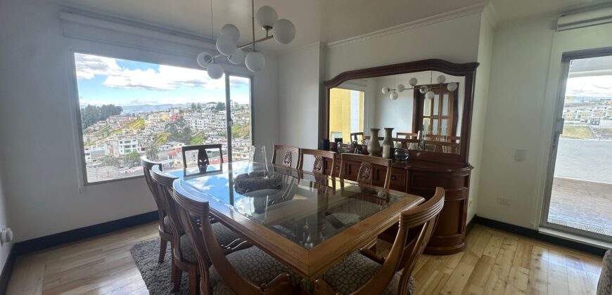 Vendo Departamento Duplex, Tres Dormitorios. Sector Embajada Americana