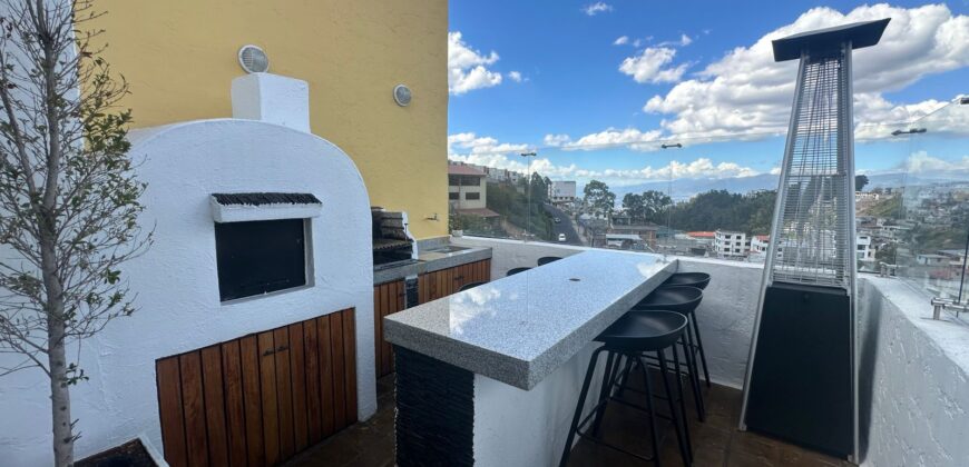 Vendo Departamento Duplex, Tres Dormitorios. Sector Embajada Americana