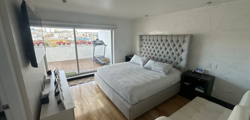 Vendo Departamento Duplex, Tres Dormitorios. Sector Embajada Americana