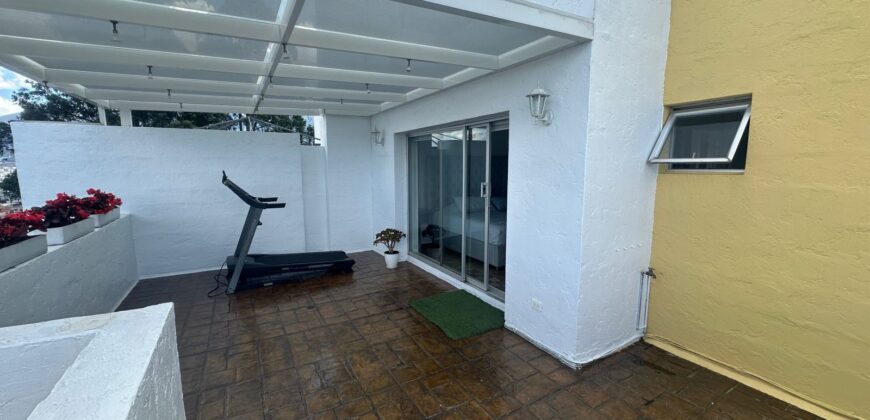 Vendo Departamento Duplex, Tres Dormitorios. Sector Embajada Americana