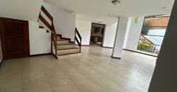 Rento Casa con Piscina, Cuatro Dormitorios, Urb. Privada. Sector Rancho San Francisco