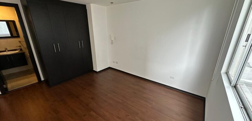Vendo Departamento, Dos Dormitorios, Tres Baños, Parqueadero. Sector El Batan