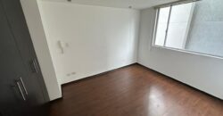 Vendo Departamento, Dos Dormitorios, Tres Baños, Parqueadero. Sector El Batan
