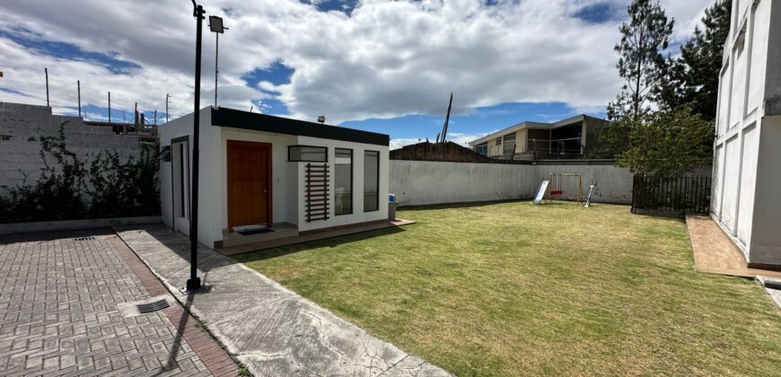Vendo Casa, A Estrenar, Cuatro Dormitorios, Conjunto Privado. Sector Valle de Los Chillos