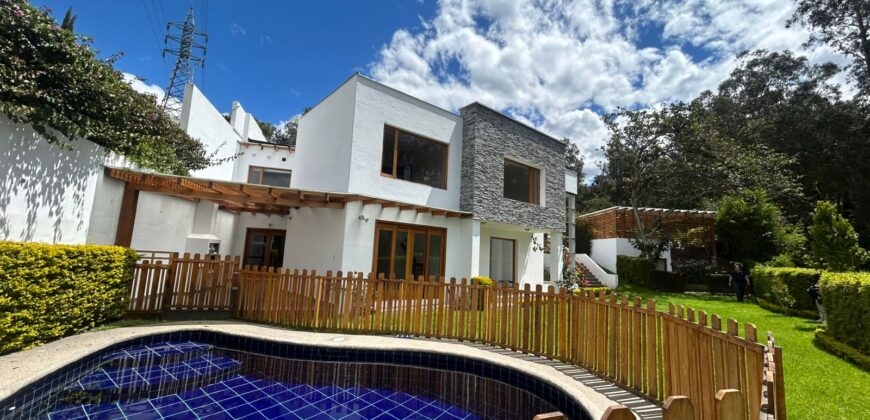 Rento Casa con Piscina, Cuatro Dormitorios, Urb. Privada. Sector Rancho San Francisco