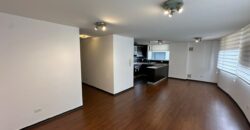 Vendo Departamento, Dos Dormitorios, Tres Baños, Parqueadero. Sector El Batan