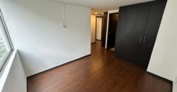 Vendo Departamento, Dos Dormitorios, Tres Baños, Parqueadero. Sector El Batan