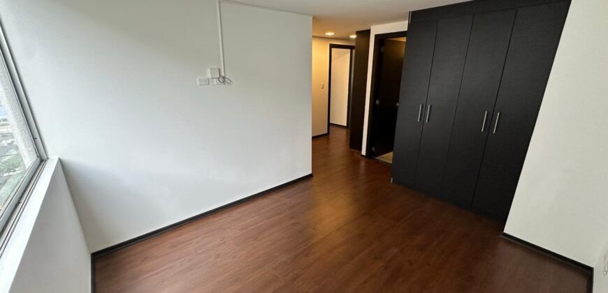 Vendo Departamento, Dos Dormitorios, Tres Baños, Parqueadero. Sector El Batan