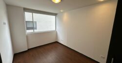 Vendo Departamento, Dos Dormitorios, Tres Baños, Parqueadero. Sector El Batan