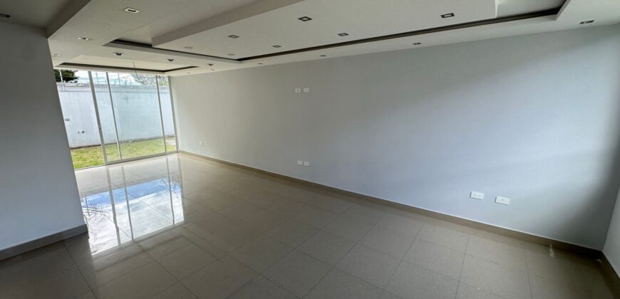 Vendo Casa, A Estrenar, Cuatro Dormitorios, Conjunto Privado. Sector Valle de Los Chillos