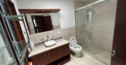 Rento Casa con Piscina, Cuatro Dormitorios, Urb. Privada. Sector Rancho San Francisco