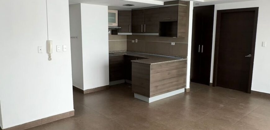 Vendo Suite, un Dormitorio, Parqueadero, Terraza. Sector El Batan