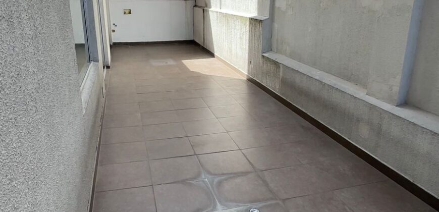 Vendo Suite, un Dormitorio, Parqueadero, Terraza. Sector El Batan