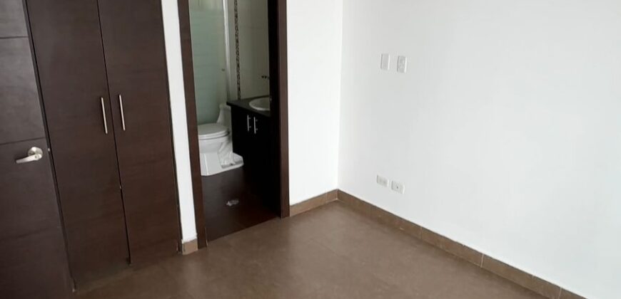 Vendo Suite, un Dormitorio, Parqueadero, Terraza. Sector El Batan