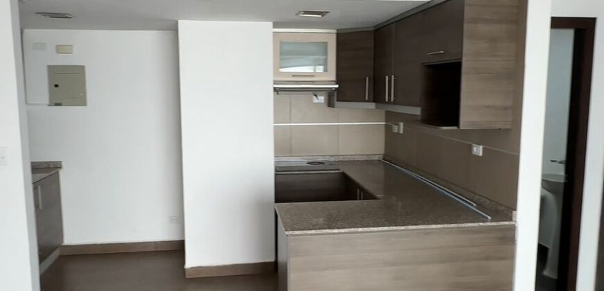 Vendo Suite, un Dormitorio, Parqueadero, Terraza. Sector El Batan