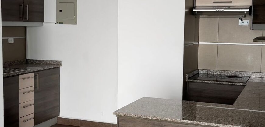 Vendo Suite, un Dormitorio, Parqueadero, Terraza. Sector El Batan