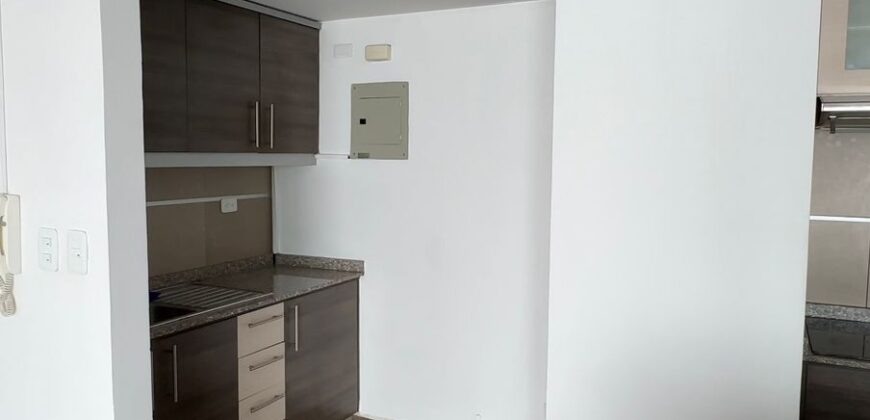 Vendo Suite, un Dormitorio, Parqueadero, Terraza. Sector El Batan