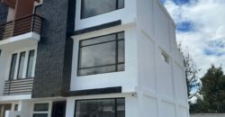 Vendo Casa, A Estrenar, Cuatro Dormitorios, Conjunto Privado. Sector Valle de Los Chillos