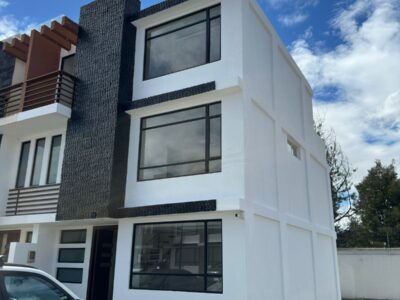 Vendo Casa, A Estrenar, Cuatro Dormitorios, Conjunto Privado. Sector Valle de Los Chillos
