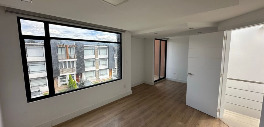 Vendo Casa, A Estrenar, Cuatro Dormitorios, Conjunto Privado. Sector Valle de Los Chillos